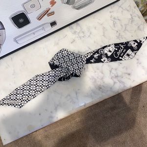 Reversible Coach 100% Silk Skinny Scarf